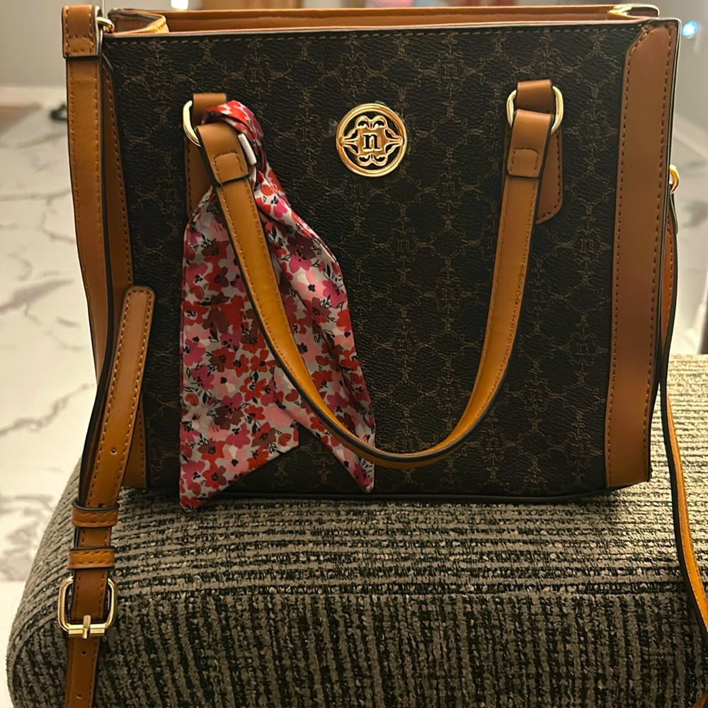 Cute like new bag. With long strap.